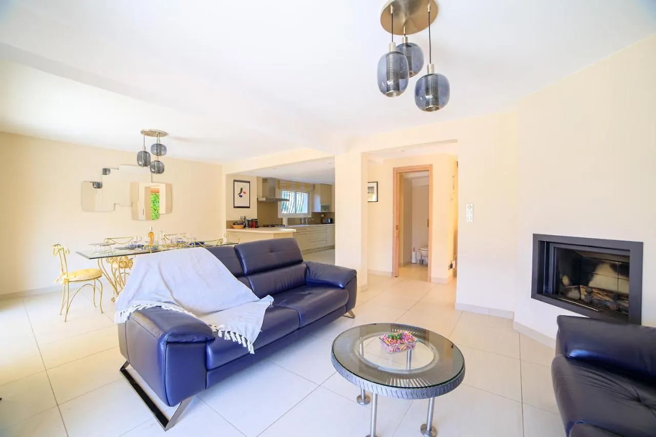 Villa Cynthia - Piscine & Plage - Palais Congres Cannes 0*,