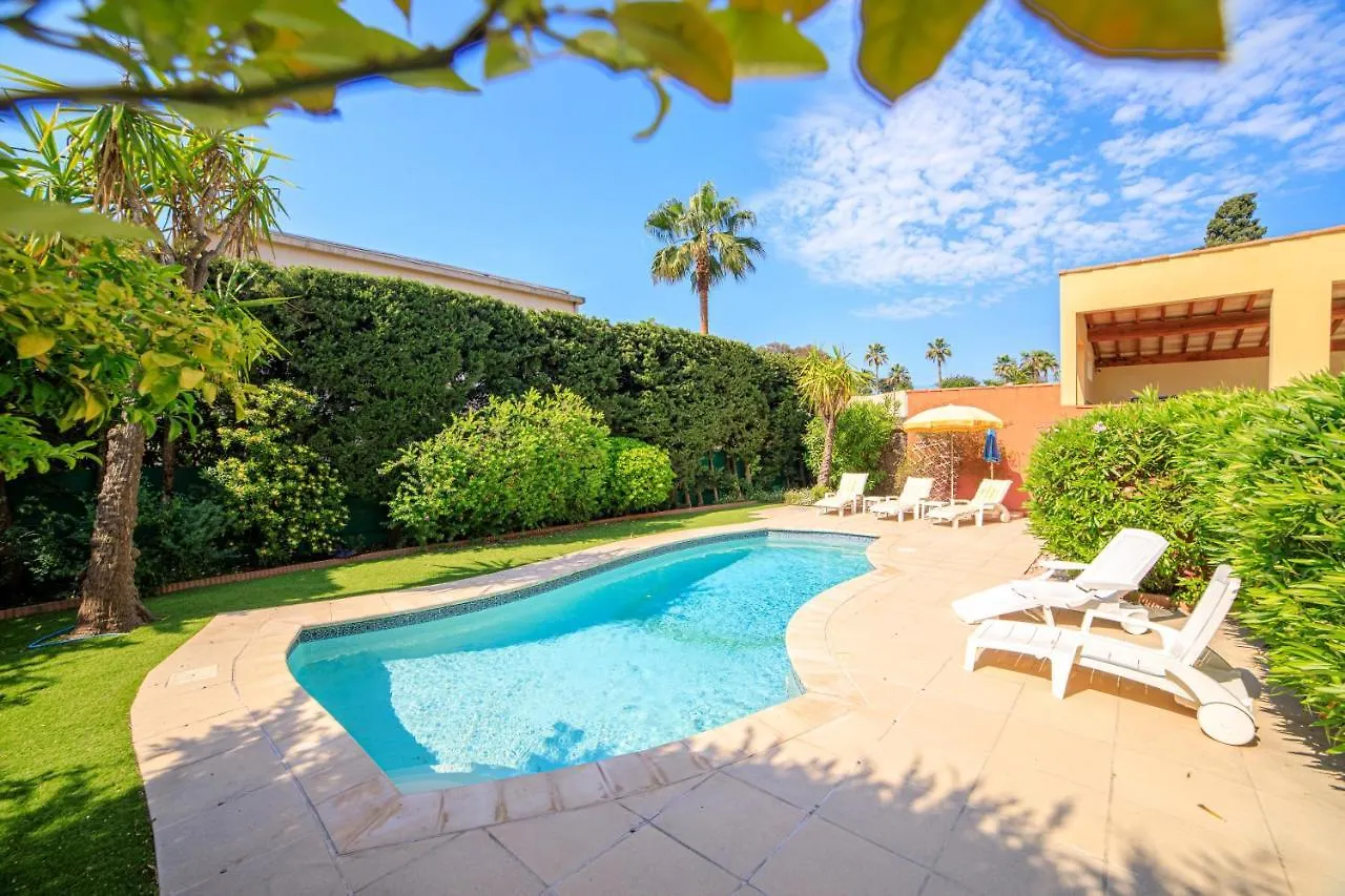 Villa Cynthia - Piscine & Plage - Palais Congres Cannes 0*,